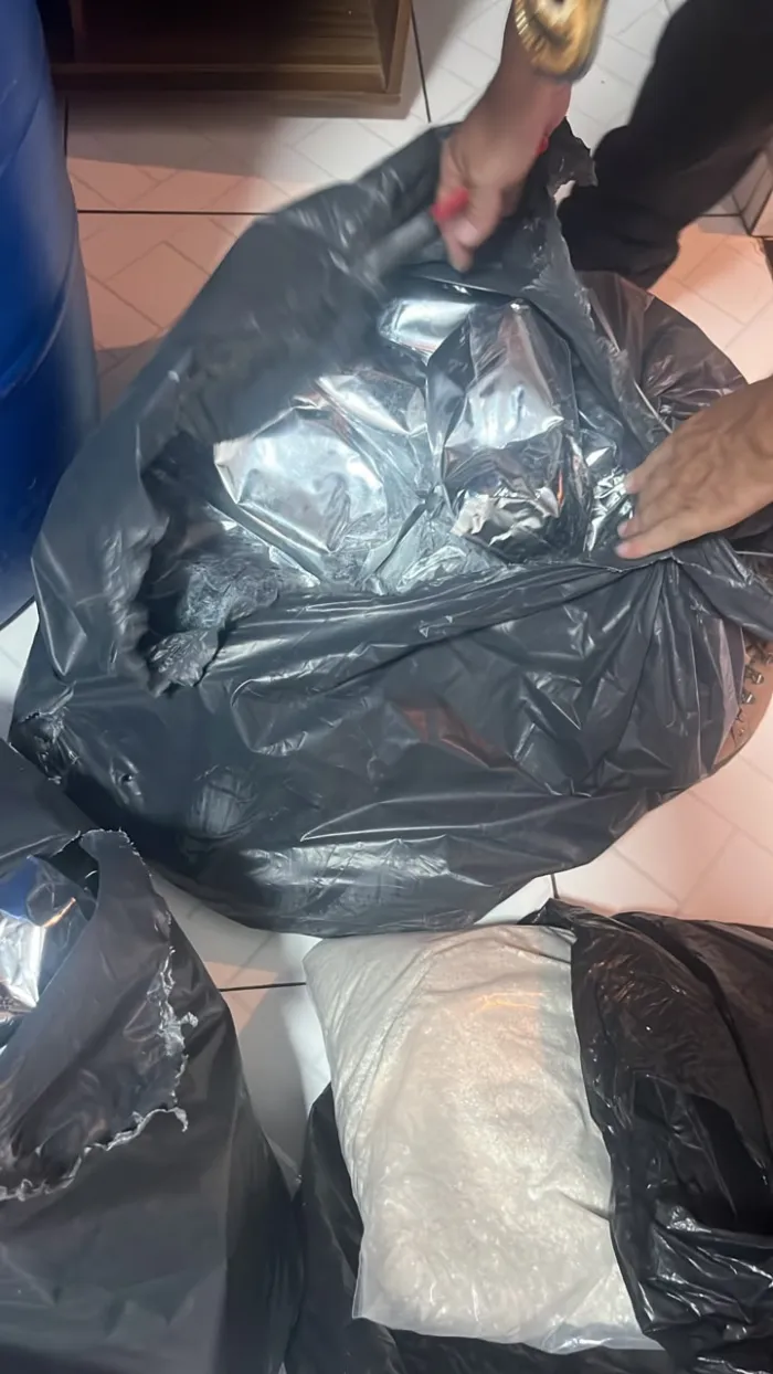 A droga foi encontrada em um imóvel no bairro Novo Horizonte após denúncia anônima - 02/06/2026 - Fonte/Crédito: ASCOM PCBA