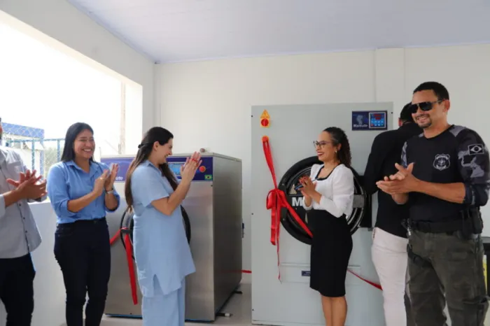 O espaço foi construído para ser operado por reeducandos e conta com uma lavadora e uma secadora, adquiridos pelo Conselho da Comunidade, com investimento de R$ 260 mil