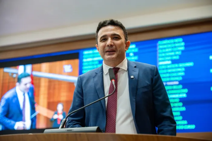 “Não vi revolta quando se beneficiaram”, afirma Yglesio sobre postura dos deputados da oposição