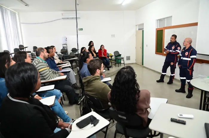 Treinamento reforça preparo de profissionais do Ceuas para situações de urgência e emergência