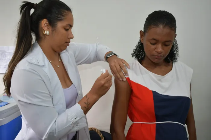 Unidades de Saúde ofertam vacinas contra bronquite para mães e bebês em Alagoinhas
