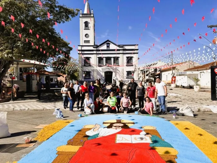 Tapetes coloridos, procissões e festas populares movimentam o feriado de Corpus Christi na região de Campinas