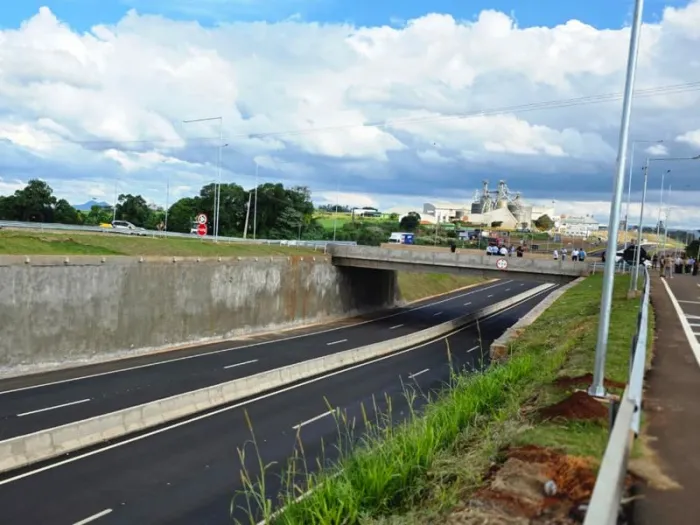 Com a publicação da Lei nº 23.219/2026, o viaduto da PR-445, em Lerroville, passa oficialmente a levar o nome de Francisco Plath, eternizando a homenagem a um dos pioneiros do distrito. - Foto: JesuCampo