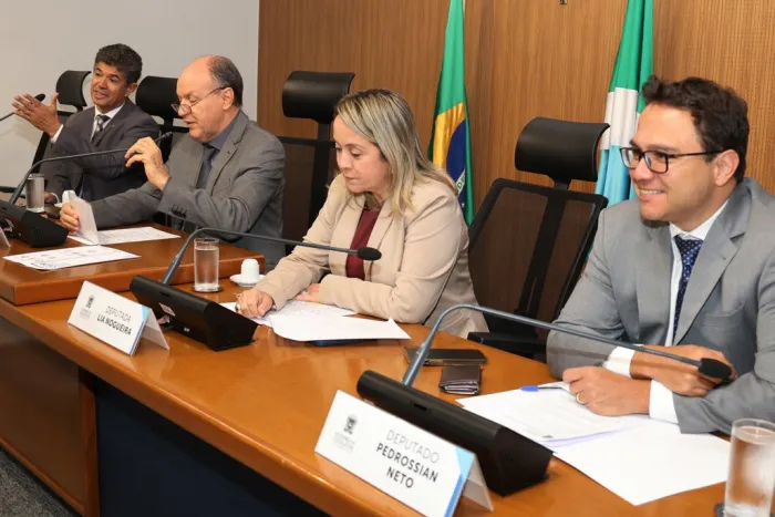 Membros da CCJR