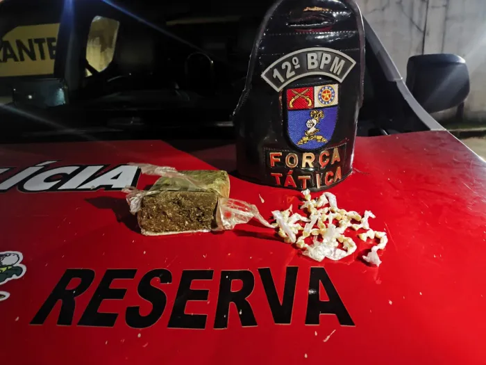 Policiais encontraram porções de maconha e crack em sacola abandonada - Ascom PMAL