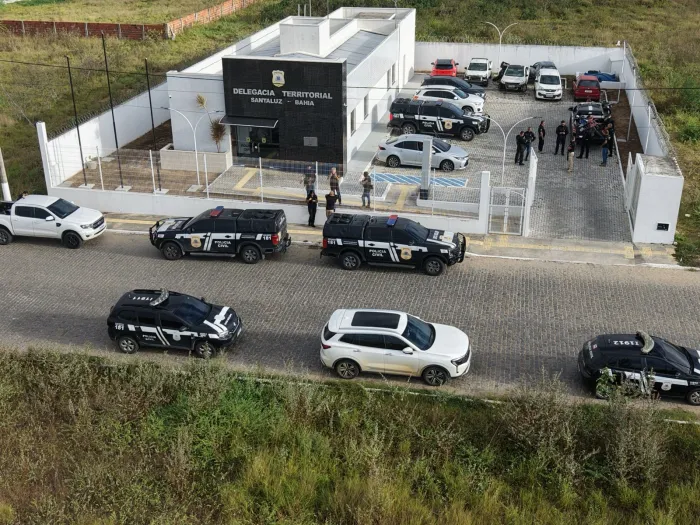 Operação Consanguíneos prende dois irmãos por homicídio e apreende armas em Santaluz