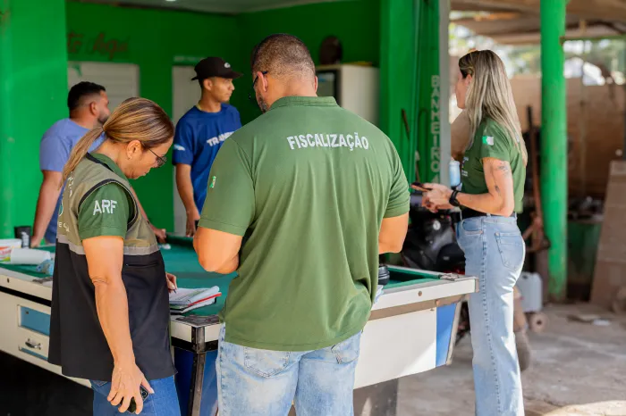 Prefeitura fiscaliza descarte irregular de água servida e esgoto no Ribeirão do Lipa