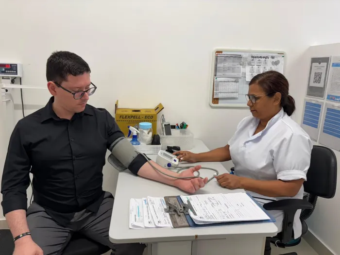 Sabe quando a pressão sobe assim que você chega ao consultório? Entenda o que é a Síndrome do Jaleco Branco