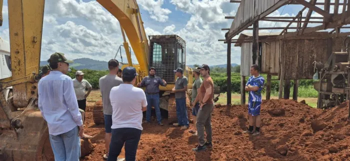  Parlamentar acompanhou obras do barracão da associação de produtores rurais (Foto: Vinicius Braz)