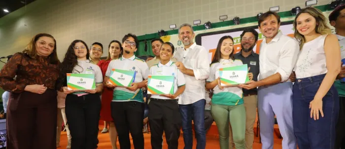 Com investimento superior a R$ 11 milhões, Governo do Ceará entrega mais de 25 mil tablets para alunos da rede pública de Fortaleza