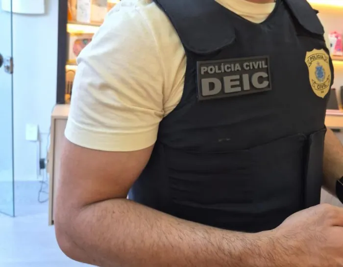 Polícia Civil apreende 133 acessórios para celulares com indícios de falsificação em Salvador