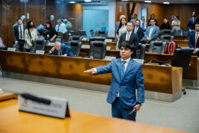 Júnior Vieira assume mandato na Assembleia Legislativa