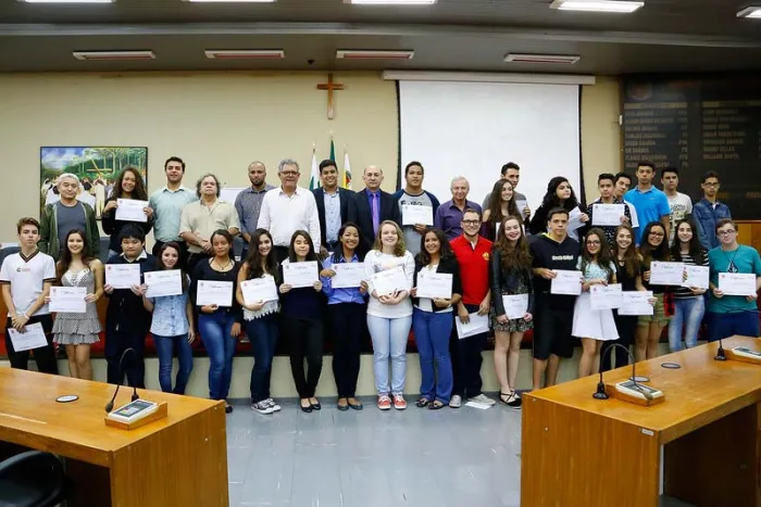 Alunos de 88 colégios da rede estadual participam do Parlamento Jovem