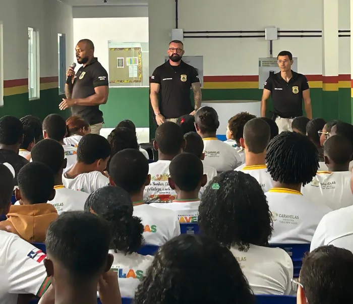 Polícia Civil realiza ação educativa em escola municipal de Caravelas
