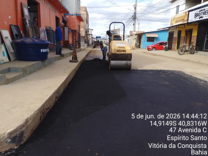 Emurc realiza Operação Tapa-Buraco em corredor de ônibus do Vila Elisa e avança em obra de pavimentação no Vila América