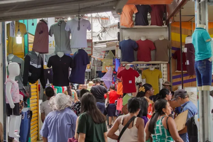 Festa de São João contribui para a Feira da Moda reunir mais de 100 mil pessoas na primeira feira do mês em Caruaru