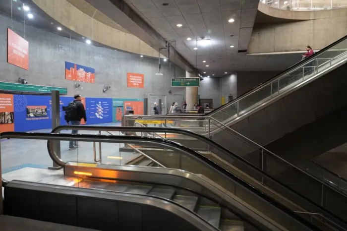 Exposição leva amostra do acervo do Museu Ipiranga ao Metrô de SP