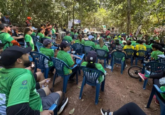 A pedalada teve como destino final a Trilha Ecológica, um dos espaços de referência para atividades de educação ambiental no município