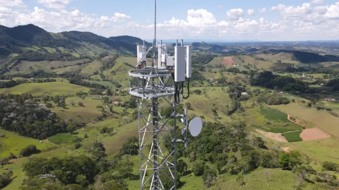 Alô, Minas! inicia terceira fase e prevê instalação de até 140 novas antenas para ampliar telefonia móvel e internet rural