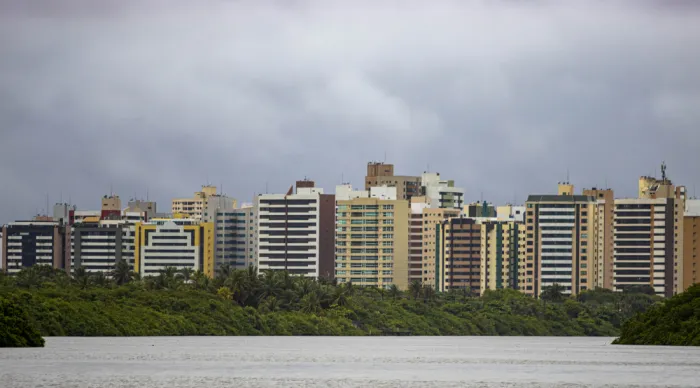 Previsão do tempo aponta semana de céu parcialmente nublado e chuvas fracas
