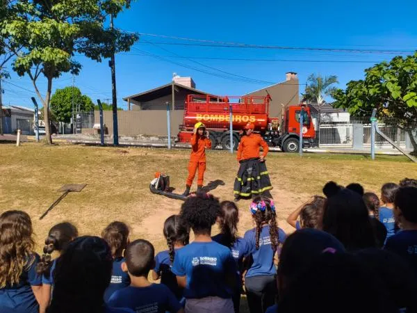 Ação dos bombeiros leva informações sobre segurança e prevenção às escolas