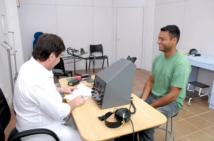 O Congresso reinseriu a exigência de exame médico para renovação da Carteira Nacional de Habilitação; motoristas poderão, porém, contar com um limite para as taxas cobradas pelos estados - Foto: Detran PR
