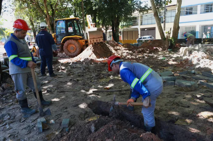 Reurbanização avança na nova avenida Romulo Maiorana
