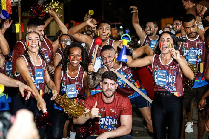 Deputado Davi Brandão e jovens durante uma das edições da Gincana do DB, que reúne esporte, solidariedade e cidadania