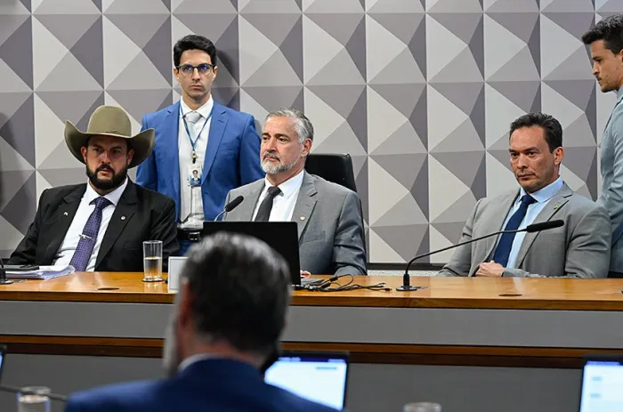 Instalada comissão que vai analisar MP sobre piso mínimo do frete