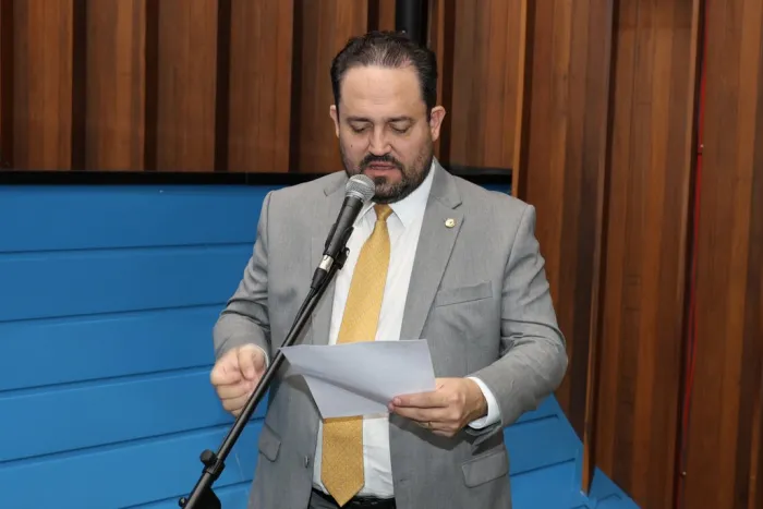 Proposta obriga comunicação prévia de atividades extracurriculares