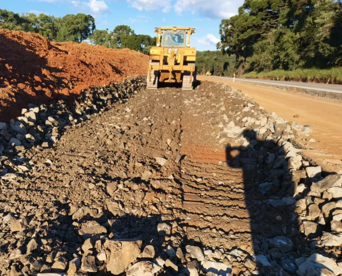 Obra de concreto em rodovias entre Nova Tebas e Pitanga avança em terraplenagem