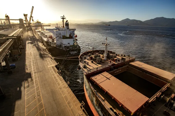Máquinas e agronegócio em alta: exportações do Paraná crescem 3,7% em 2026