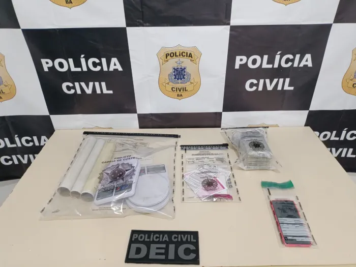 A ação das polícias Civil e Militar prendeu uma mulher por tráfico de drogas e apreendeu porções de maconha e materiais utilizados no tráfico - 10/06/2026 - Fonte/Crédito: ASCOM PCBA
