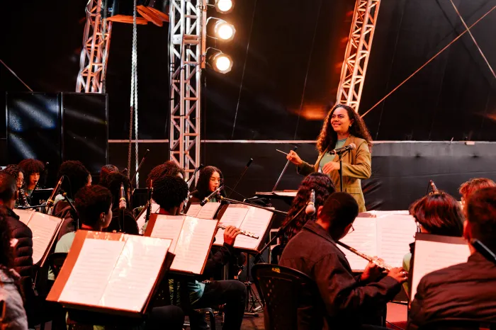 Banda Sinfônica Vale Música e André Prando revisitam a obra de Gilberto Gil em concerto inédito