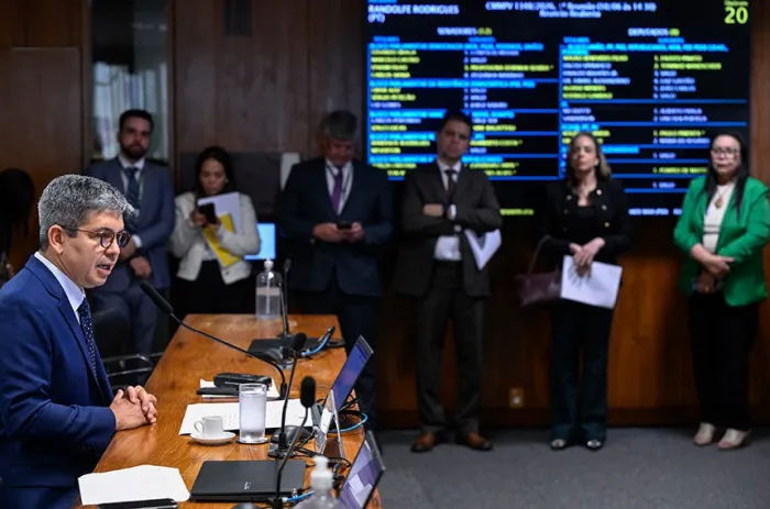 Randolfe assume presidência de comissão da MP sobre recursos para Polícia Federal
