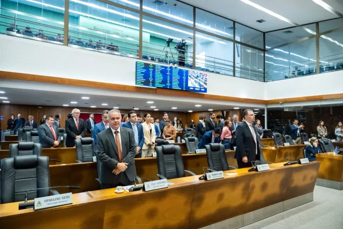 Assembleia faz minuto de silêncio em homenagem a Leônidas Pedro Pinheiro