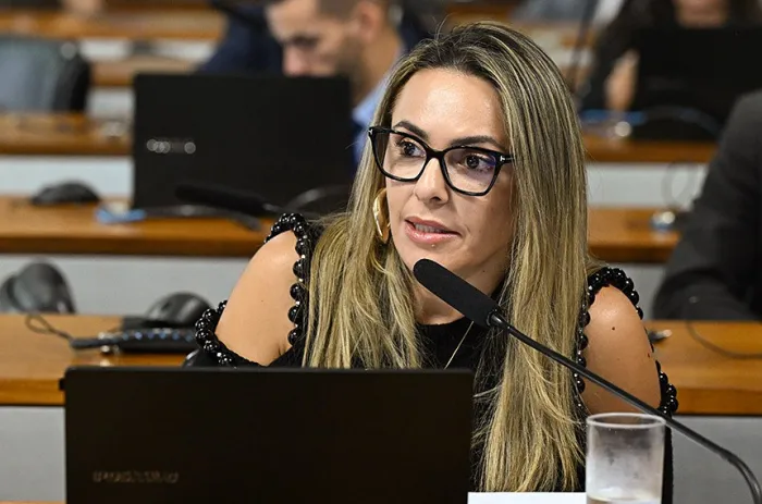 A senadora Roberta Acioly relatou o projeto - Foto: Geraldo Magela/Agência Senado