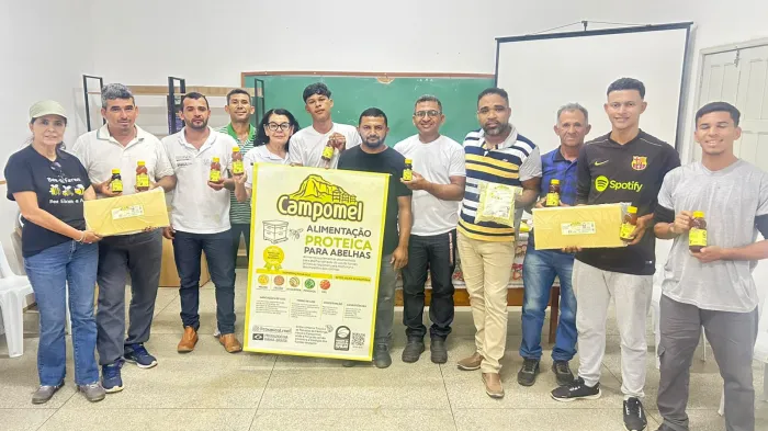 Governo da Bahia fortalece apicultura familiar com entregas do Projeto Mais Mel em Pilão Arcado