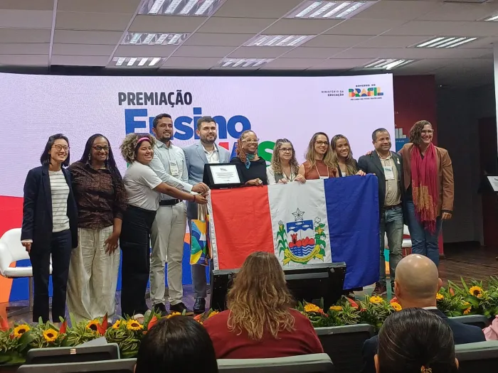 Escola Estadual Padre Antônio Duarte é premiada pelo MEC como referência para o ensino noturno