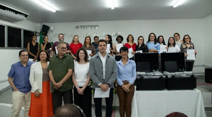 Sergipe amplia acesso à educação digital com entrega de 20 kits tecnológicos nas redes estadual e municipal de ensino