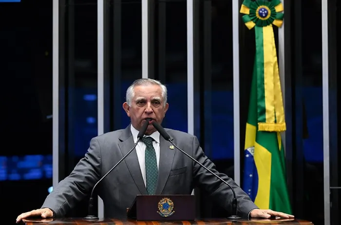 Izalci critica acordo para salvar BRB e cobra apuração de prejuízos