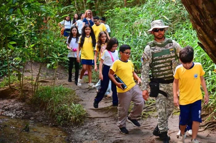 Semma promove passarinhada e trilha ecológica com estudantes no Poço Escuro durante Semana do Meio Ambiente