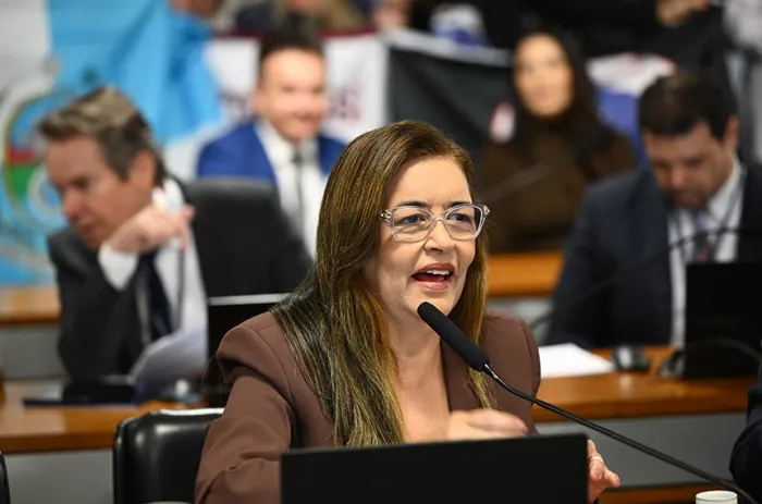 A senadora Dra. Eudócia leu o relatório do senador Flávio Arns - Foto: Saulo Cruz/Agência Senado
