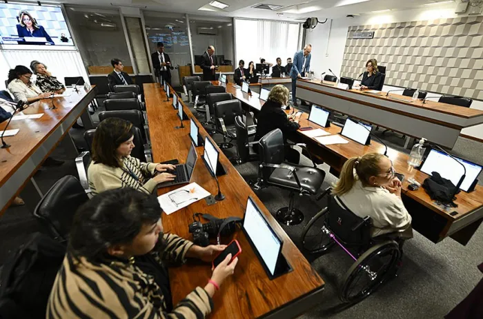 A senadora Leila preside a reunião da Comissão de Esporte - Foto: Saulo Cruz/Agência Senado