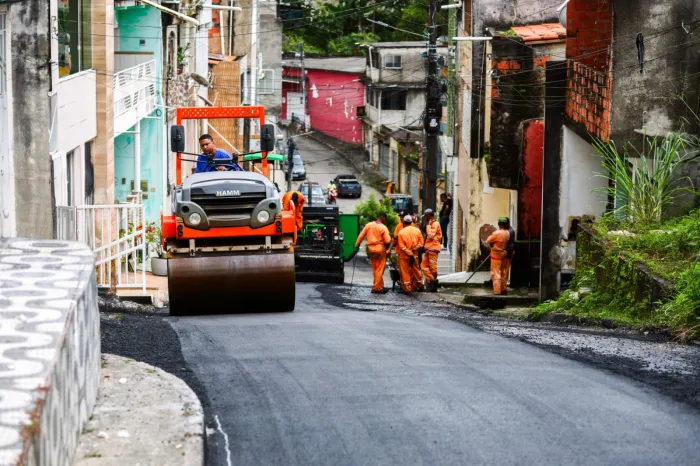Programa Asfalta Candeias chega ao bairro do Santo Antônio