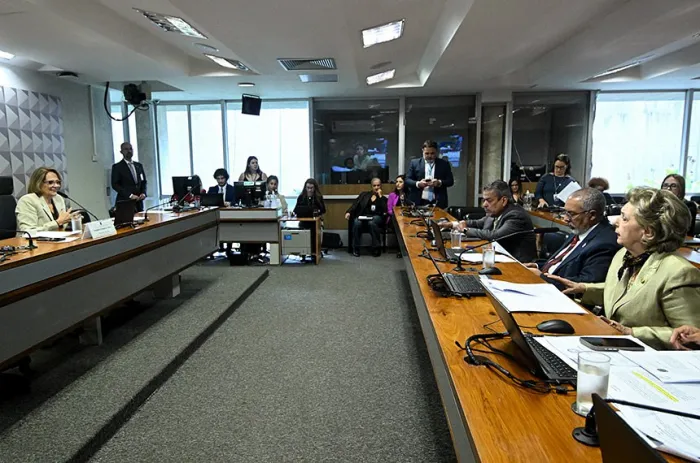 O texto foi relatado pela senadora Damares Alves, presidente da CDH (E) - Foto: Geraldo Magela/Agência Senado