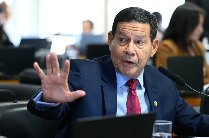 Substitutivo de Hamilton Mourão ao PL 2.239/2022 lista critérios para permitir acesso à Justiça gratuita; texto vai ao Plenário - Foto: Andressa Anholete/Agência Senado