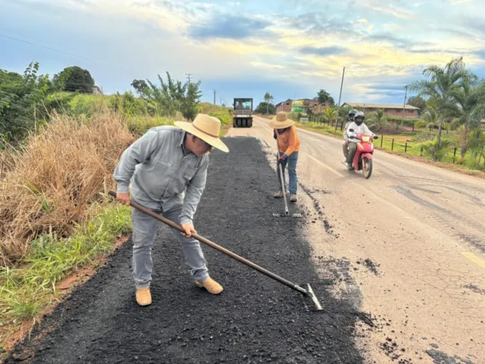Os trabalhos consistiram na execução de reparos superficiais com operação tapa-buracos ao longo dos 48 quilômetros da rodovia