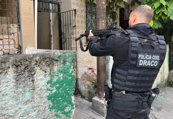 Operação Maré Vermelha prende 16 investigados e bloqueia R$ 100 milhões de organização criminosa