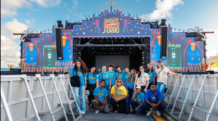 Estudantes de instituto social têm tarde de imersão cultural na Vila do Forró e no Arraiá do Povo 2026